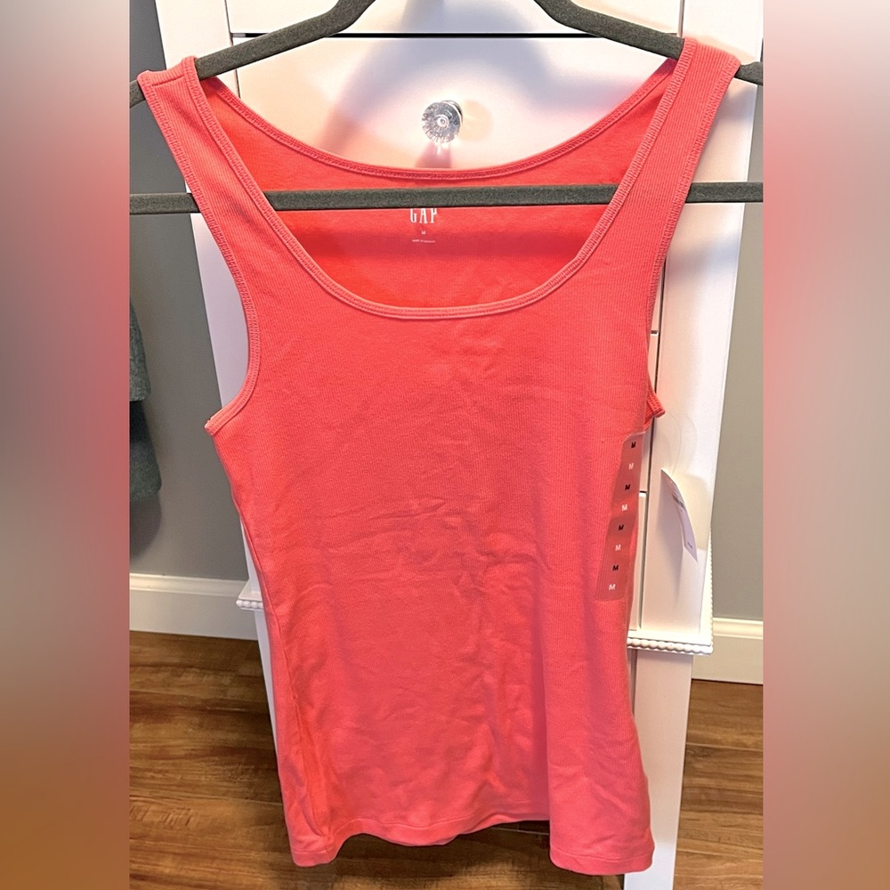 Gap coral tank top, NWT
